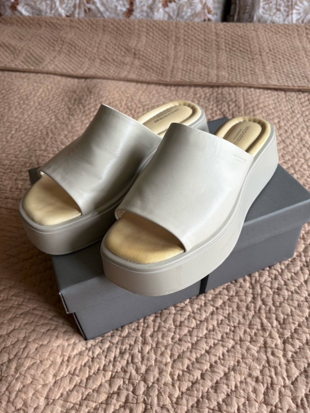 Vagabond Cream Leather Platform Sandals